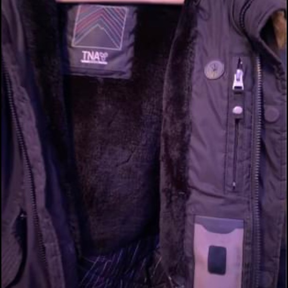 ARITZIA Winter Jacket Women’s Medium - Picture 3 of 3